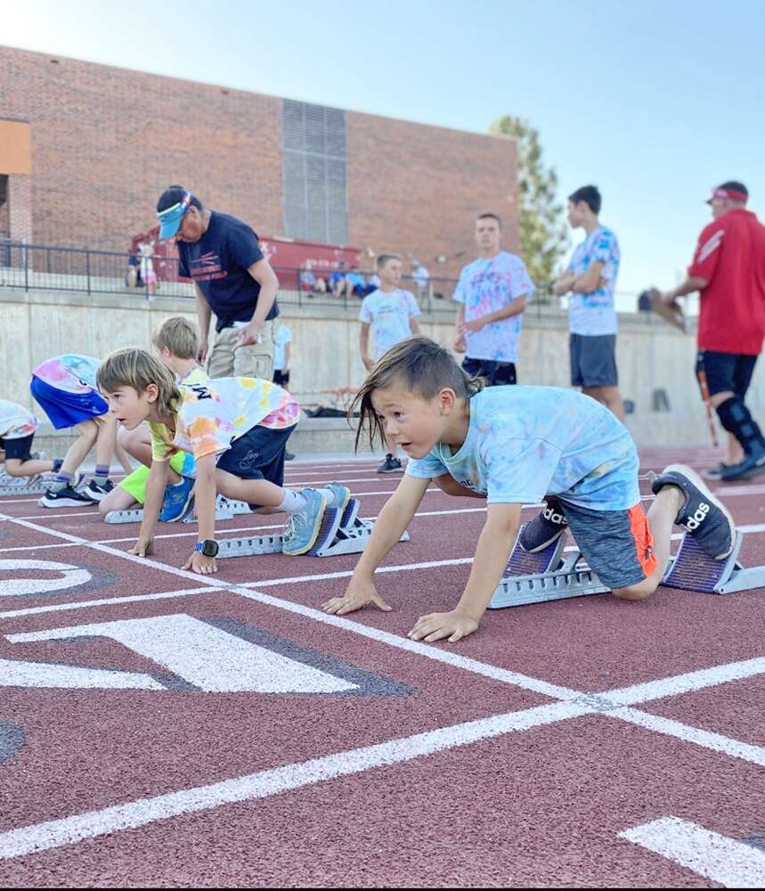 running kids on track