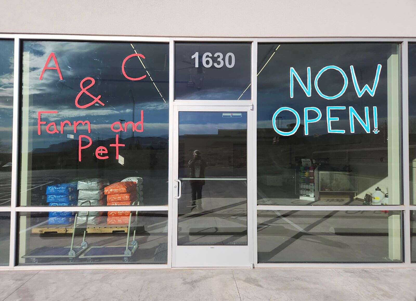 Farmers feed and pet supply sales