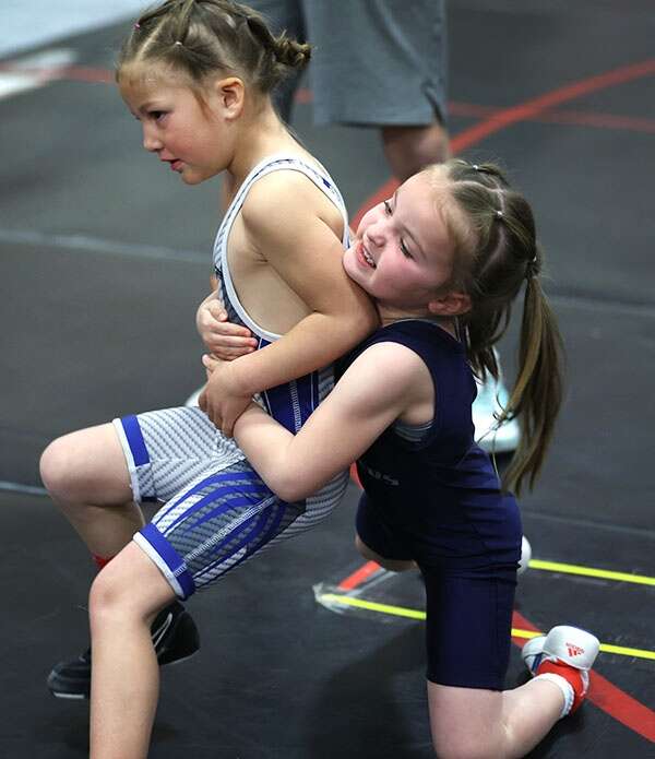 kids wrestling