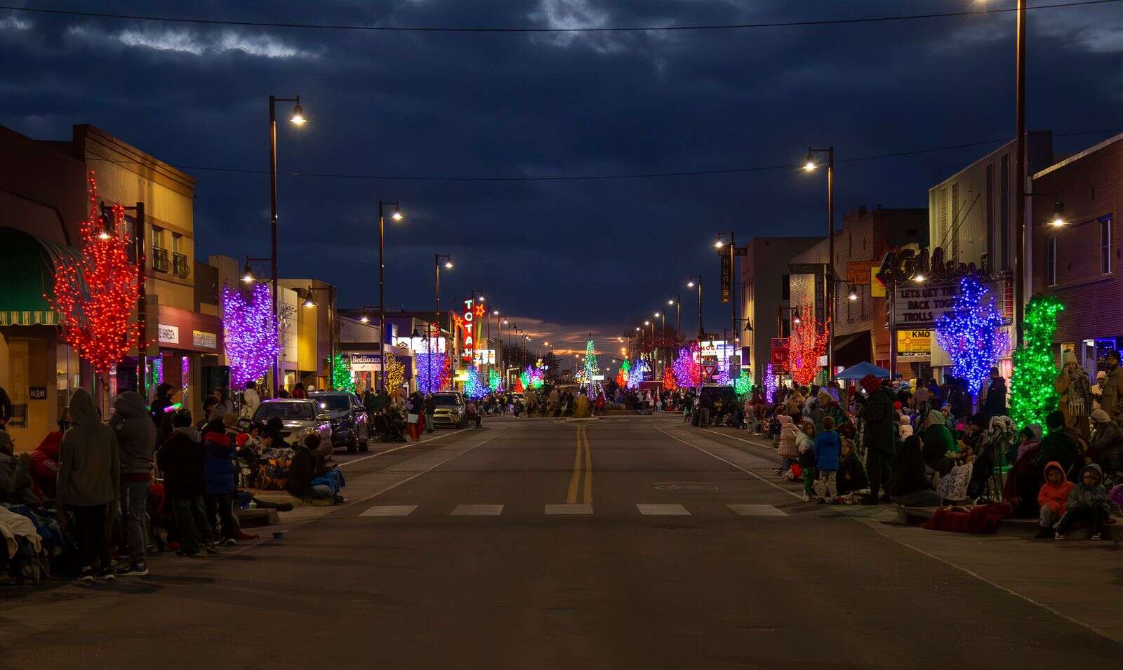 Christmas in New Mexico Parade draws festive crowd to Farmington’s Main