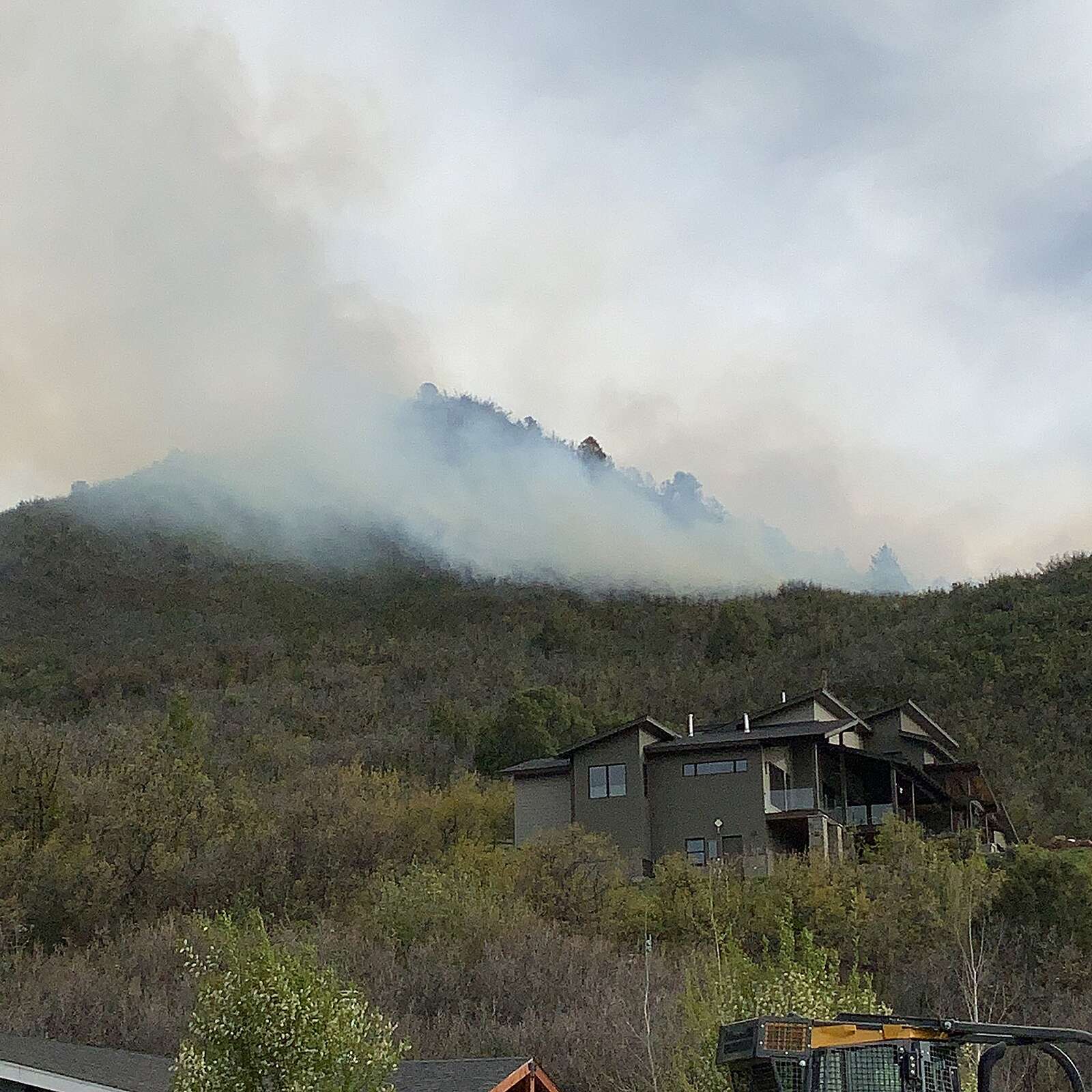 Firefighters respond to wildfire with large column of smoke northeast of  Durango – The Durango Herald