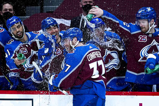 Nathan MacKinnon hat trick clinches division title for Avalanche