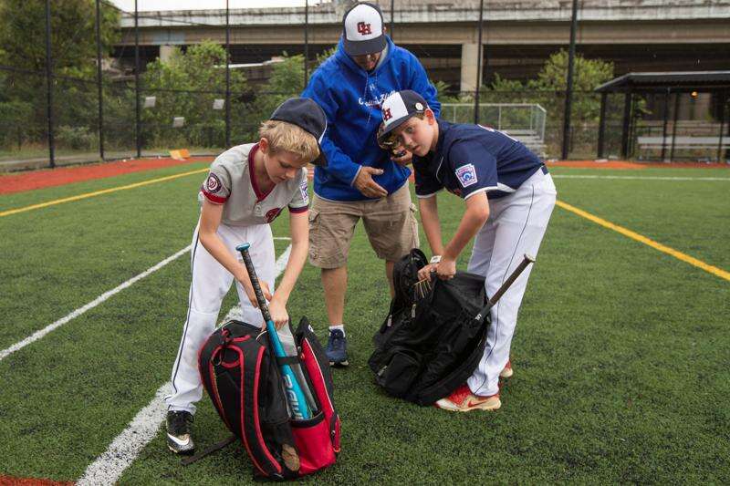 DAVID.ANN Baseball Bat Bag Backpack for Baseball T-Ball & Softball Equipment & Gear