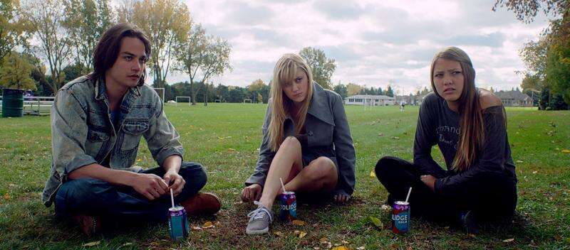It Follows Monster - A successful horror movie is one with a strong enough message. Apparently, It Follows did just that. When besides the problems of sexual relations in young people, the film also poses a new perspective on the nature of relationships in life.