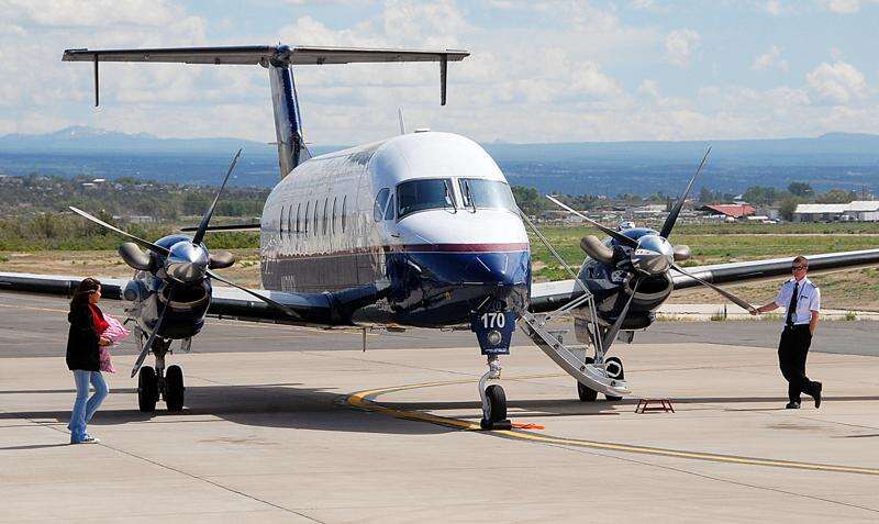 Two airlines bid for contract to offer flights out of Cortez 