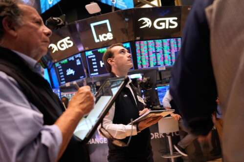 Wall Street pulls within 1 % of its record after oil prices and bond yields ease